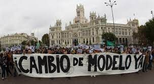 Trabalhadores espanhóis se manifestaram contra e pediram a revogação da reforma por 10 anos. (Foto reprodução)