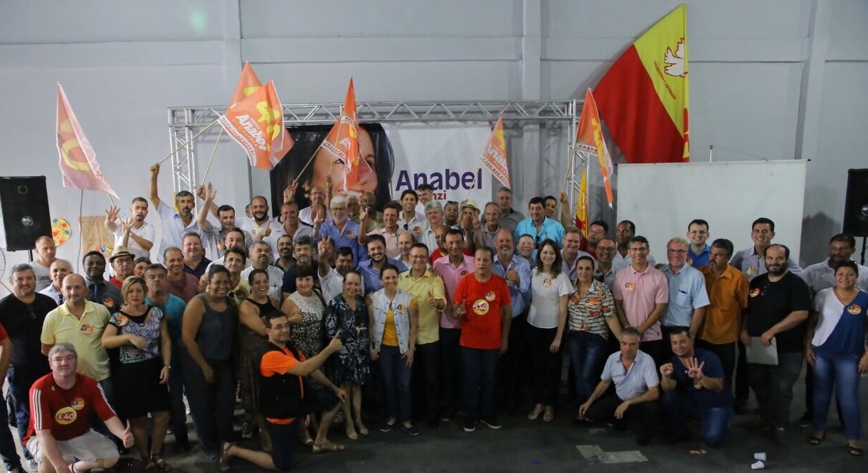 Anabel é candidata à prefeitura de Gravataí